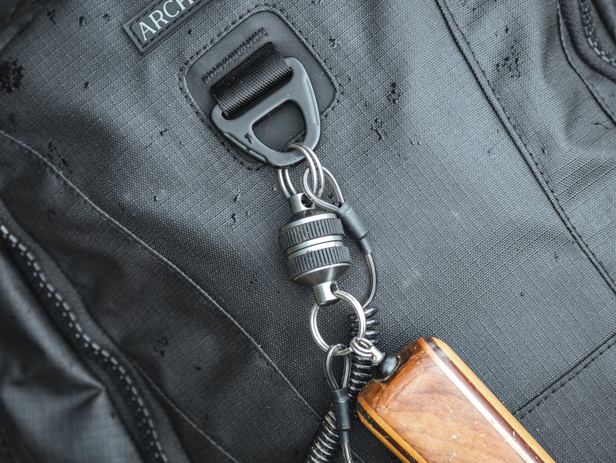 MAGNETIC BUNGEE CLIP