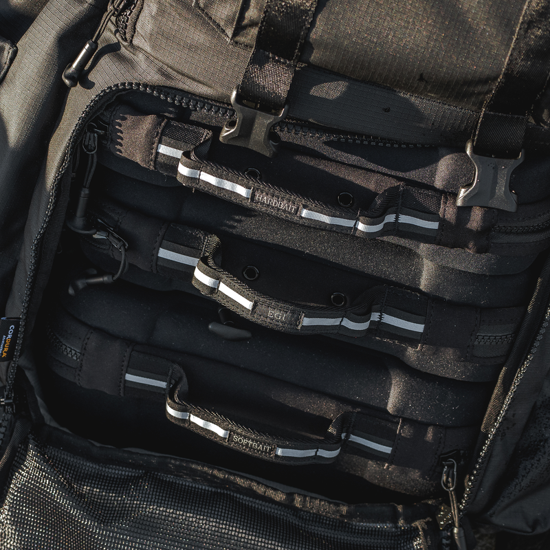 HOLDS UP TO 4 CARAPACE® WALLETS